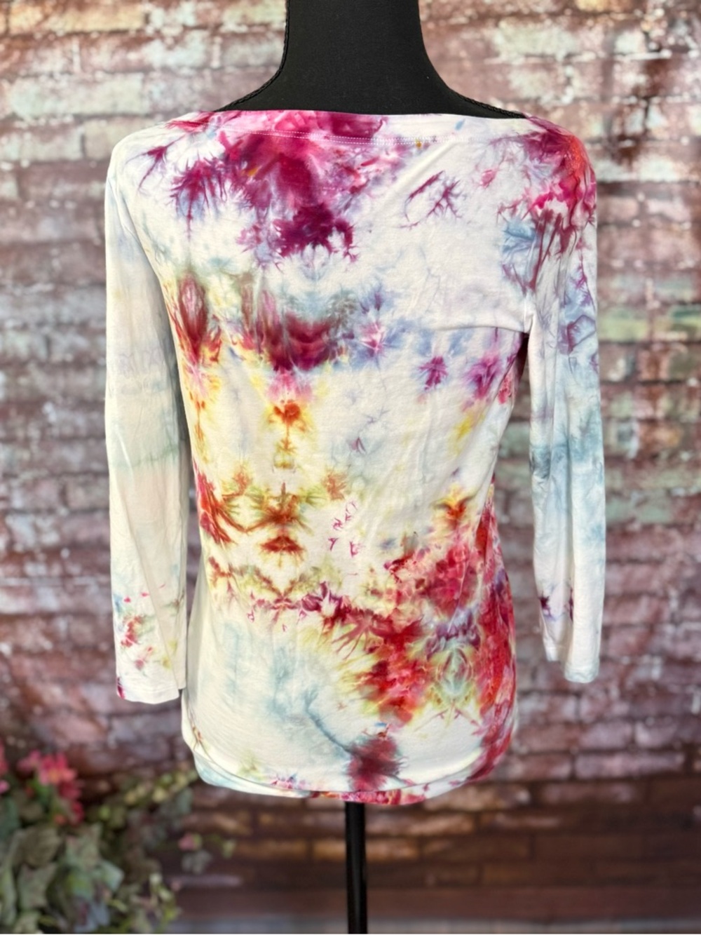 Lilly Pulitzer White Multicolor Tie-Dye Boatneck 3/4 Sleeve Tee - Picture 3 of 5